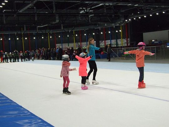 Szkółka hokejowa i łyżwiarstwa figurowego trenuje w Arenie Lodowej