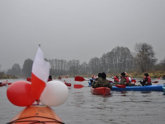 Uczcili Święto Niepodległości w kajaku