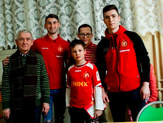 Spotkanie z piłkarzami Widzewa w Tomaszowie Maz. Spotkanie z piłkarzami Widzewa w Tomaszowie Maz.