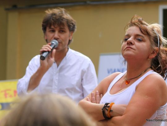 Mistrz Włodzimierz Białkowski zajął się kreacją wizerunku i fryzur uczestniczek pikniku...