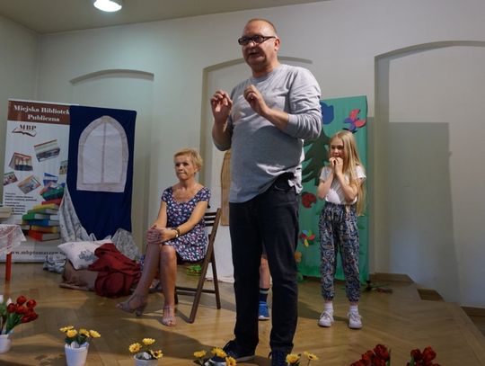 W bibliotece jak w kalejdoskopie, czyli 101 pomysłów na wakacje