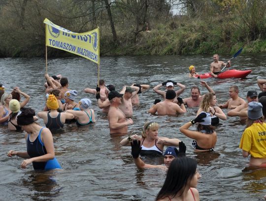 „Gdy Ci smutno, gdy Ci źle, wejdź do wody, nie bój się”  Inauguracja Sezonu Morsowań 2014/2015