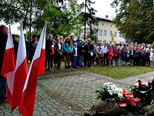 Nowy rok szkolny 2017 / 2018 rozpoczęto oddaniem hołdu poległym w walce za ojczyznę