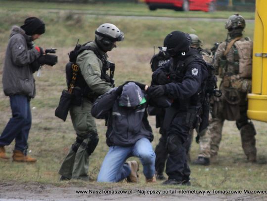 Uwolnili zakładników uwięzionych w autobusie