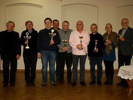 Przy karcianym stoliku