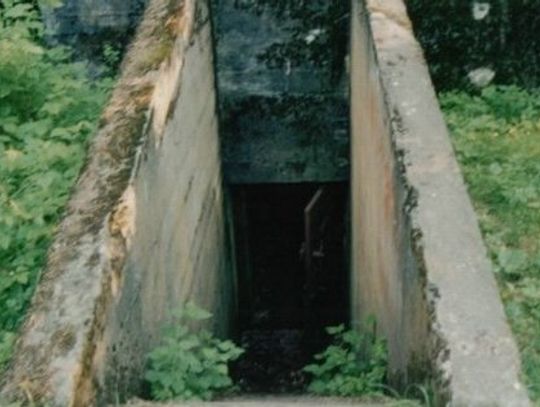 Wejście do jednego z bunkrów