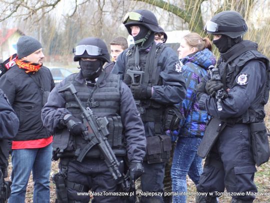 Uwolnili zakładników uwięzionych w autobusie