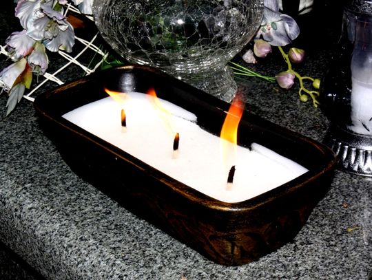 (FOTO) Święto Zmarłych na cmentarzu przy ulicy Smutnej