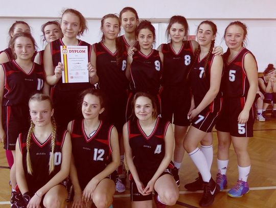 Dziewczęta z „Trójki” piąte w województwie w koszykówce