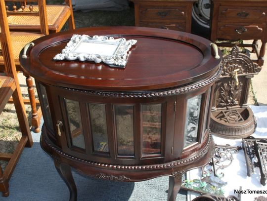 ... sąsiadują z równie ciekawymi meblami...