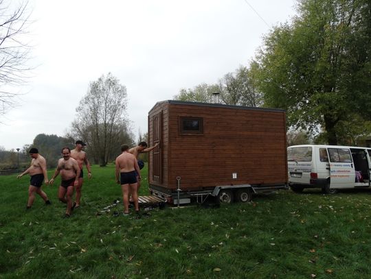 „Gdy Ci smutno, gdy Ci źle, wejdź do wody, nie bój się”  Inauguracja Sezonu Morsowań 2014/2015