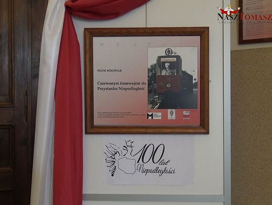 Czerwonym tramwajem do niepodległości