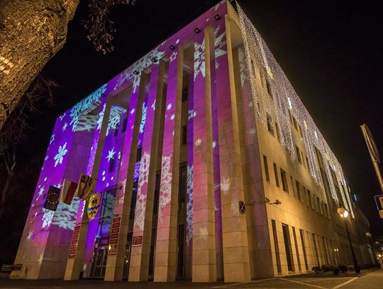 Choinka, bombka, sanie, renifery