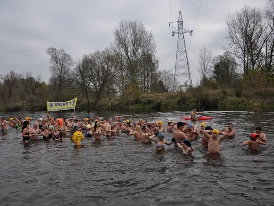 „Gdy Ci smutno, gdy Ci źle, wejdź do wody, nie bój się”  Inauguracja Sezonu Morsowań 2014/2015