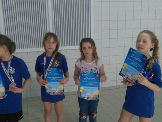 Najmłodsi pływacy MUKS Wiking na Mistrzostwach woj. łódzkiego roczników 9, 10, 11   latków