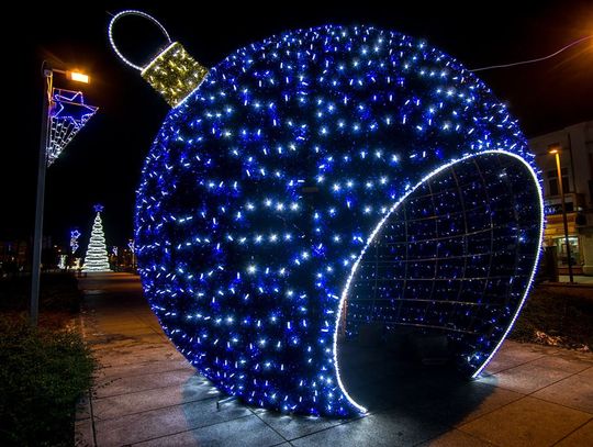 Choinka, bombka, sanie, renifery