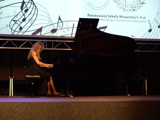 Marzena Kowalska przy fortepianie Yamaha C 7 udostępnionym przez firmę Yamaha specjalnie na jubileusz PSM Marzena Kowalska przy fortepianie Yamaha C 7 udostępnionym przez firmę Yamaha specjalnie na jubileusz PSM