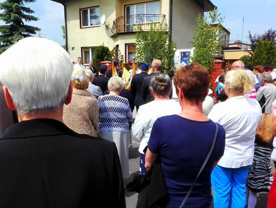 ...brali udział w procesji, który przebiegała przez ulice:  Niska, Piękną, Jałowcową, Zacisze. 