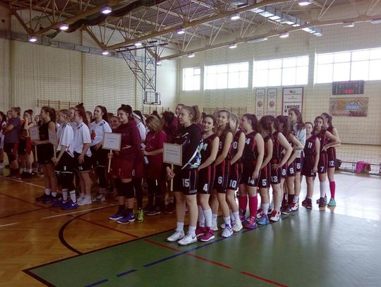 Dziewczęta z „Trójki” piąte w województwie w koszykówce