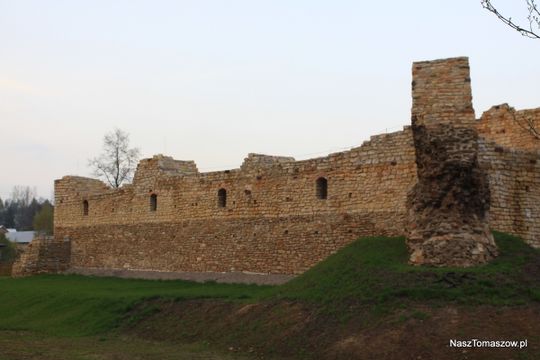 Zamek Kazimierza Wielkiego w Inowłodzu - po rekonstrukcji