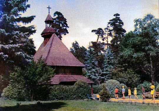 Kościółek w Spale wybudowany w 1922 roku.