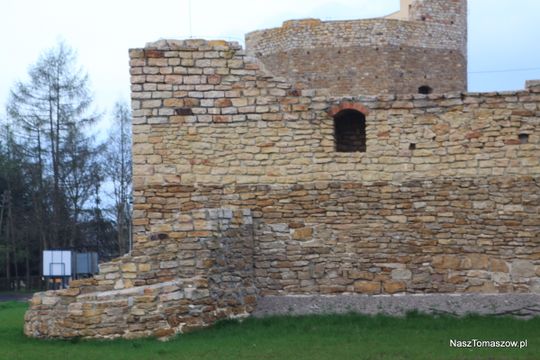 Zamek Kazimierza Wielkiego w Inowłodzu - po rekonstrukcji