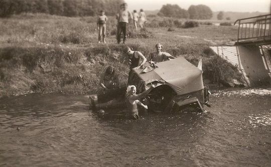 1990 - Zlot w Łasku 04 - Kąpiel Czapajewa